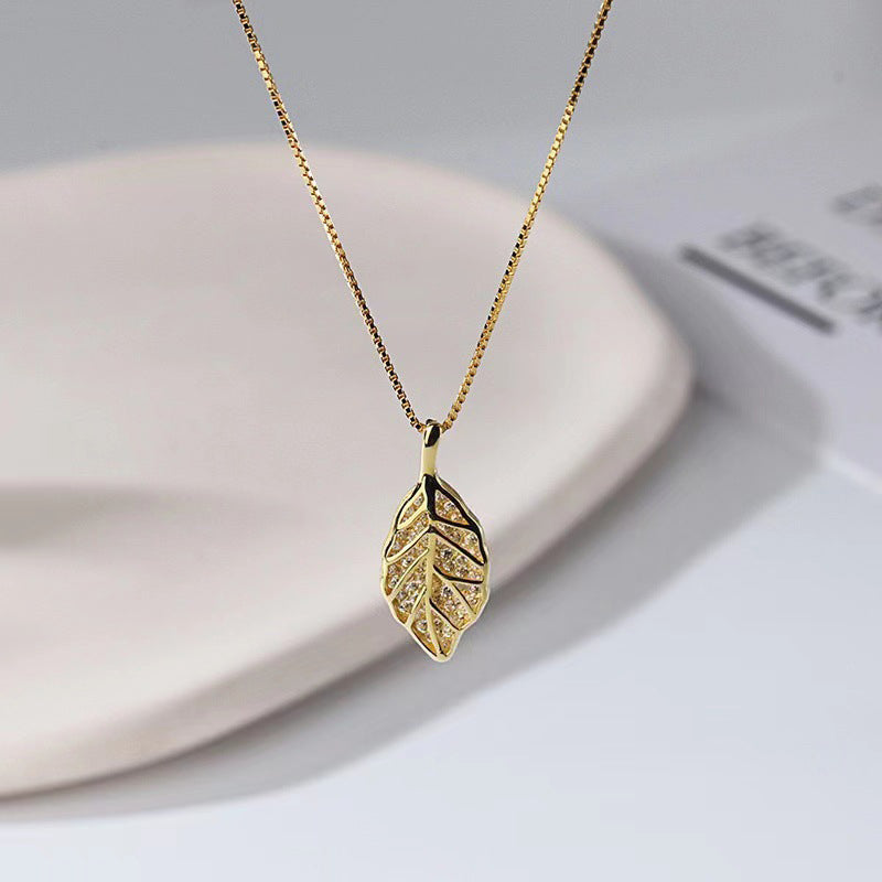 Leaf Pendant Necklace