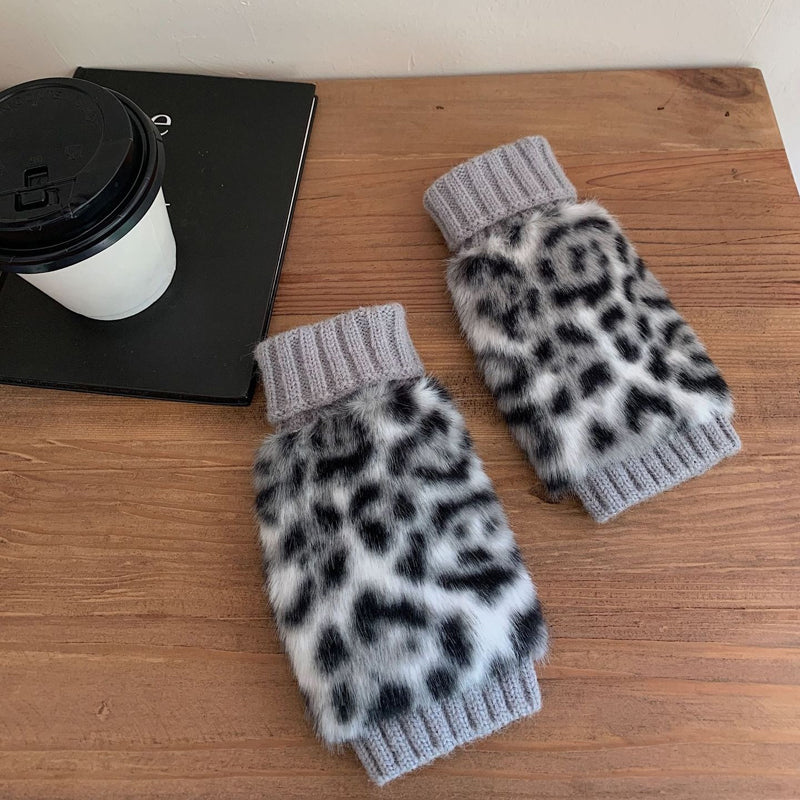 Warm Leopard Print Gloves