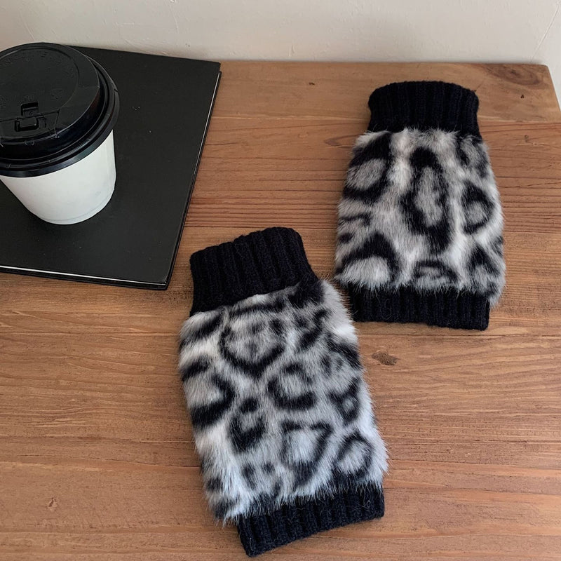 Warm Leopard Print Gloves